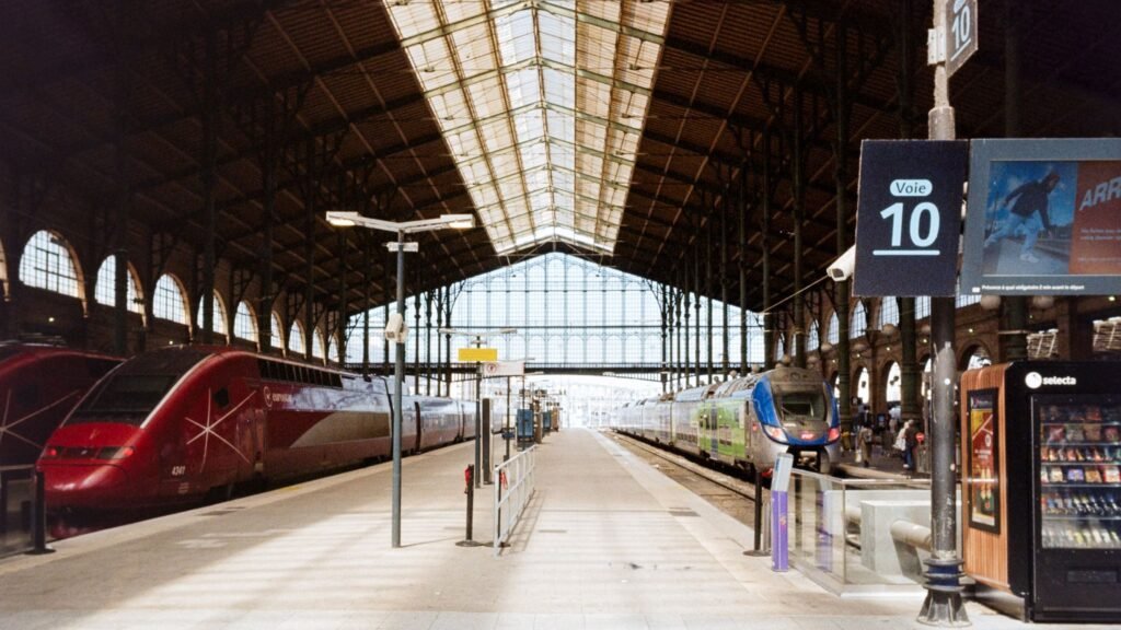Licensed Pexels photo by Bingqian Li. Source: https://www.pexels.com/photo/gare-du-nord-platform-with-trains-in-paris-38169158/